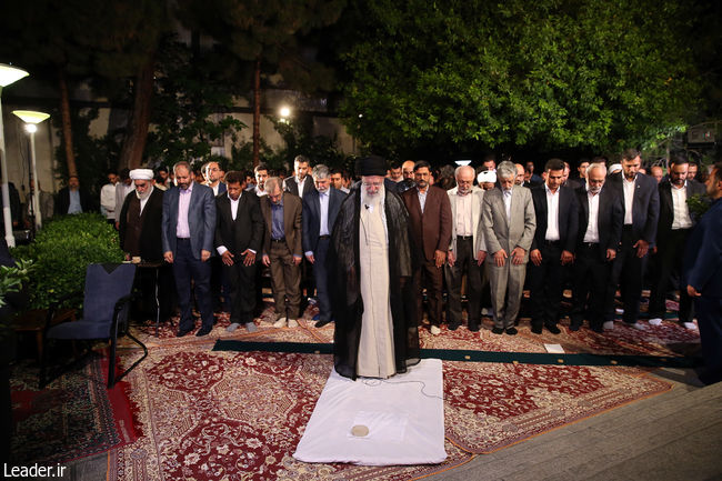 Ayatollah Khamenei meets with poets and professors of Persian language