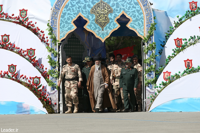 L’Ayatollah Khamenei à l’Académie militaire Imam Hossein (SA) :