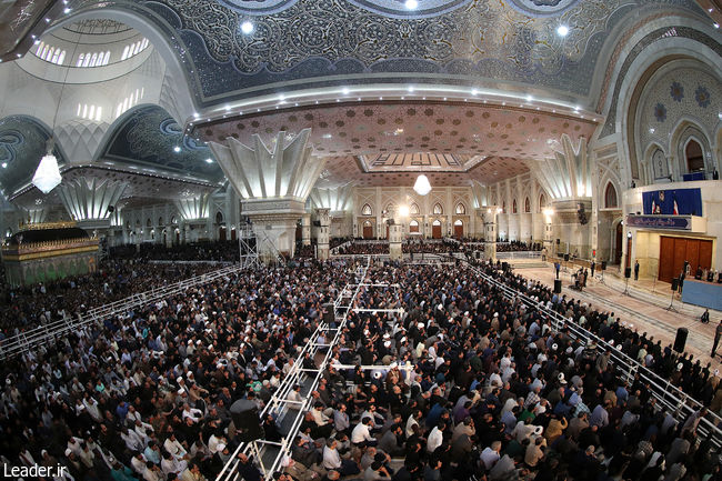 Tens of thousands gather at Imam Khomeini’s mausoleum marking his passing away anniversary