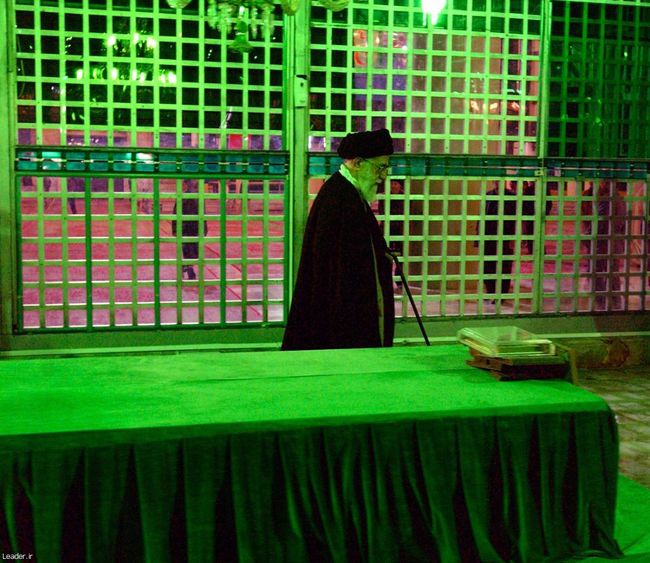 حضور در حرم مطهر حضرت امام خميني (ره)