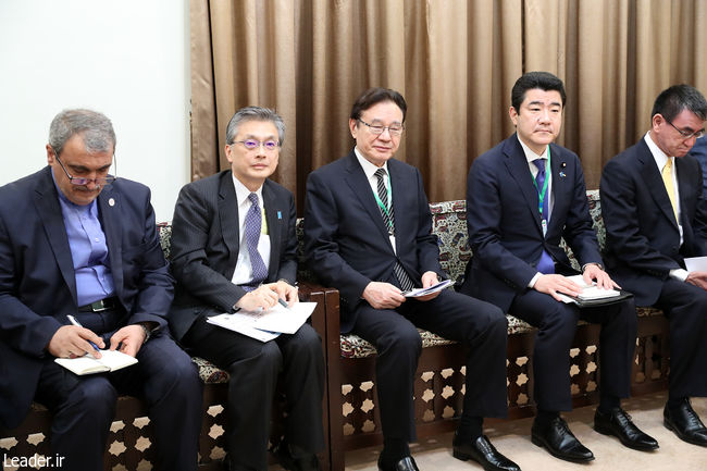 Ayatollah Khamenei receives Japan’s Prime Minister and his entourage