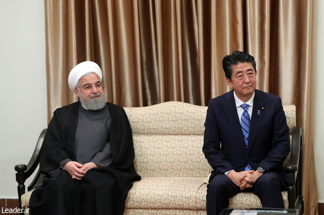 Ayatollah Khamenei receives Japan’s Prime Minister and his entourage