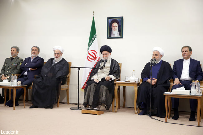 قائد الثورة الإسلامية المعظم يستقبل رئيس الحمهورية وأعضاء الحكومة