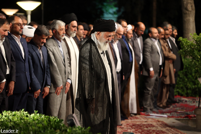 Ayatollah Khamenei receives a group of poets on birth anniversary of Imam Hassan Mojtaba.