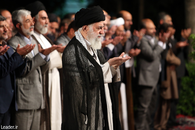 Ayatollah Khamenei receives a group of poets on birth anniversary of Imam Hassan Mojtaba.