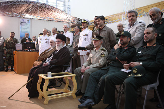 بازدید از نمایشگاه توانمندیهای علمی نیروی دریایی ارتش در نوشهر