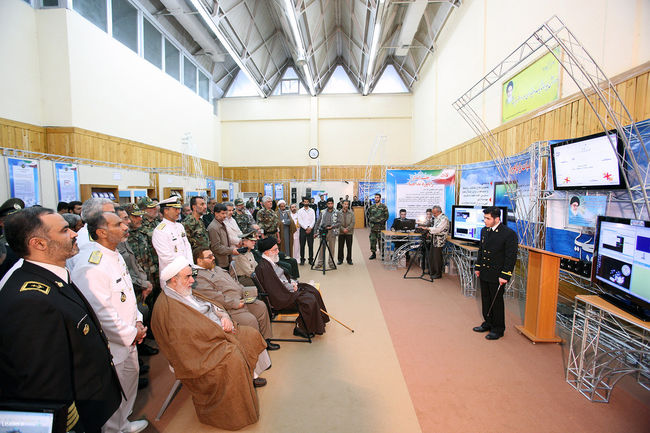 بازدید از نمایشگاه توانمندیهای علمی نیروی دریایی ارتش در نوشهر