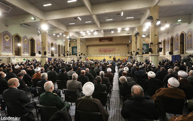 The Leader of the Revolution in a meeting with officials, ambassadors of Islamic countries and participants in Qur'an competitions