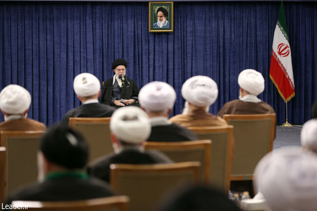 İslam İnkılabı Rehberi'nin Rehberlik Bilgeler Meclisi üyelerini kabul etmesi