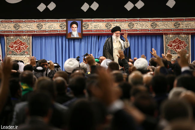 Ayatollah Khamenei receives a group of Iraqi mawkib keepers