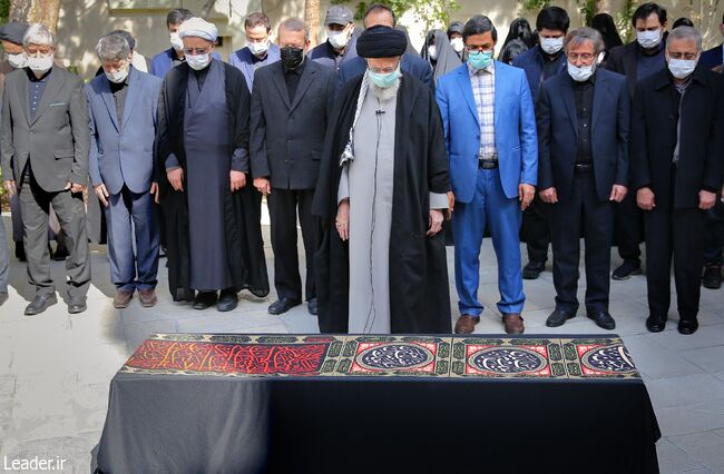 The Leader of the Revolution setting up prayer on the deceased body of martyr Ayatollah Motahari's wife