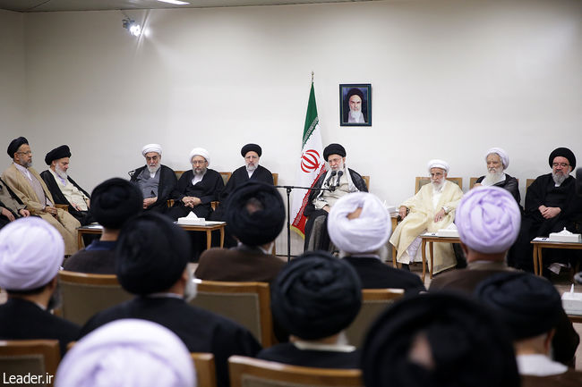 İslam İnkılabı Rehberi'nin Bilgeler meclisi başkanı ve üyelerini kabul etmesi