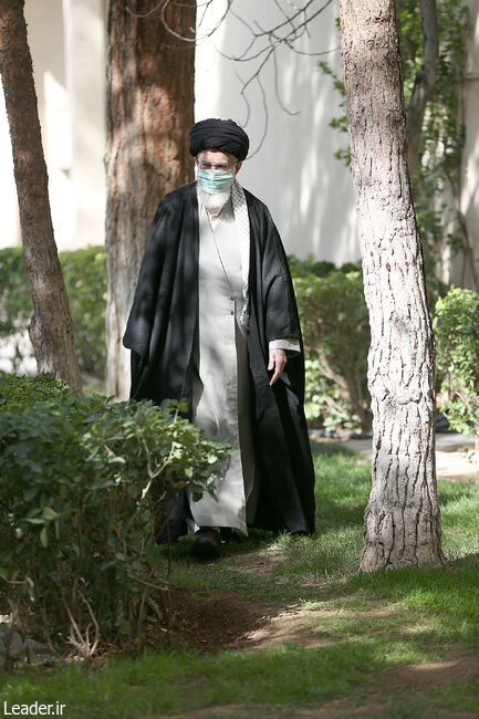 The Leader of the Islamic Revolution planted three saplings on Arbor Day