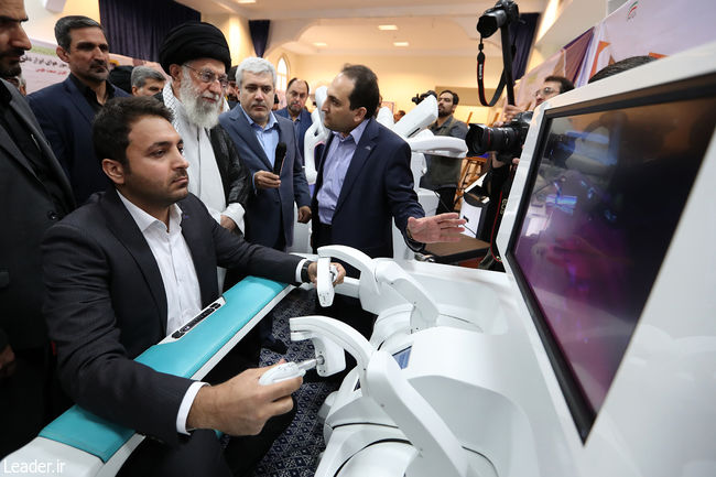 La visite de l’exposition des sociétés fondées sur le savoir et de hautes technologies