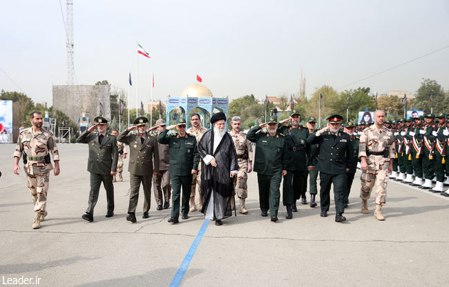 ผู้บัญชาการสูงสุดทุกเหล่าทัพเข้าร่วมในพิธีสำเร็จการศึกษาของมหาวิทยาลัยทหารอิมามฮุเซน