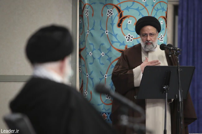 The Supreme Leader of the Islamic Revolution in a Ramadan meeting with officials and agents of the system