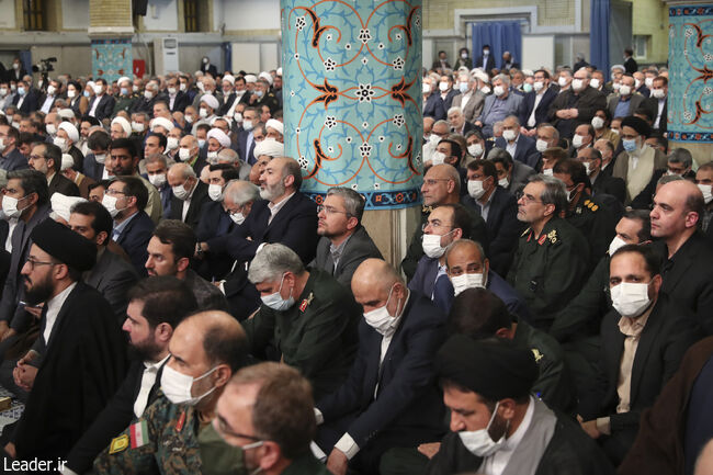 انتخاب شعار اقتصادی به معنای بیاعتنایی به مسائل اجتماعی و فرهنگی نیست
