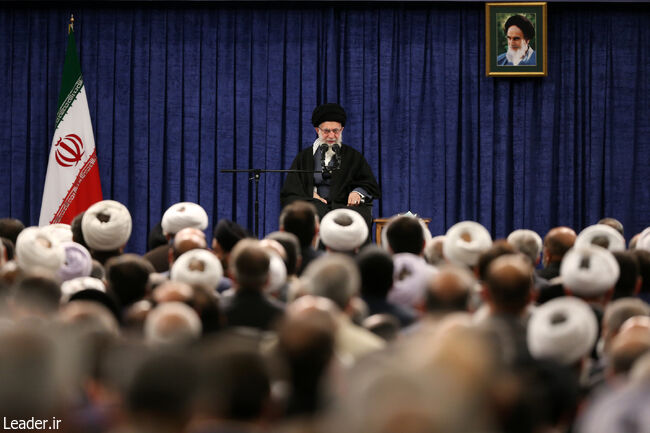 انتخاب شعار اقتصادی به معنای بیاعتنایی به مسائل اجتماعی و فرهنگی نیست