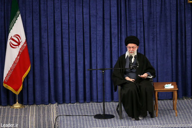 انتخاب شعار اقتصادی به معنای بیاعتنایی به مسائل اجتماعی و فرهنگی نیست