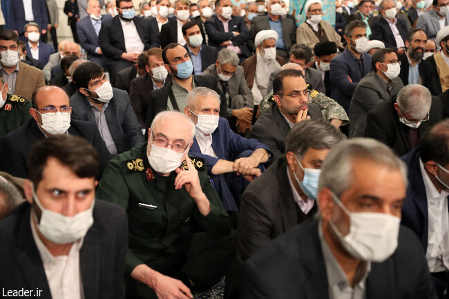 انتخاب شعار اقتصادی به معنای بیاعتنایی به مسائل اجتماعی و فرهنگی نیست