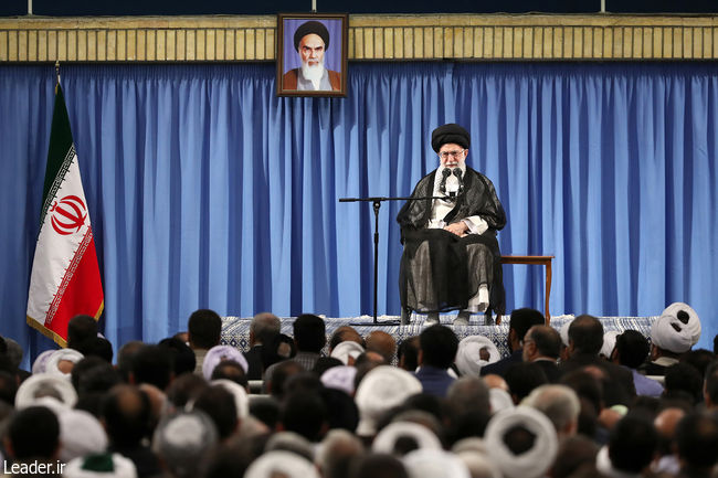 Ayatollah Khamenei receives officials and those involved in Hajj rituals.