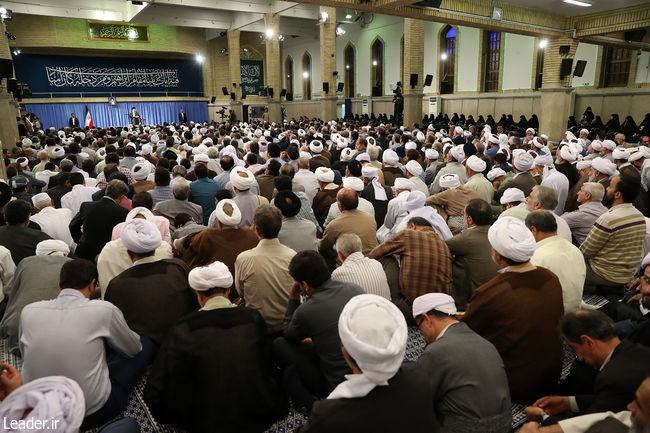 Ayatollah Khamenei receives officials and those involved in Hajj rituals.