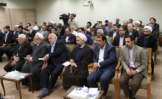 Ayatollah Khamenei receives cultural activists and officials from Yazd and Hamedan provinces.