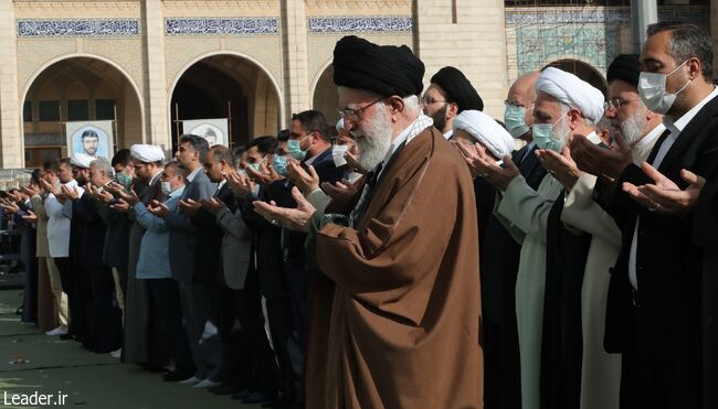 قائد الثورة الإسلامية المعظم في خطبة صلاة عيد الفطر السعيد