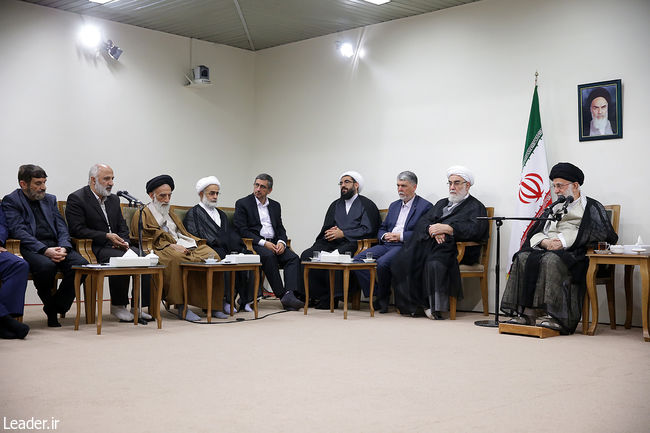 Discours du Leader lors de la rencontre avec les responsables du congrès de commémoration du feu Ayatollah Ta’alohi