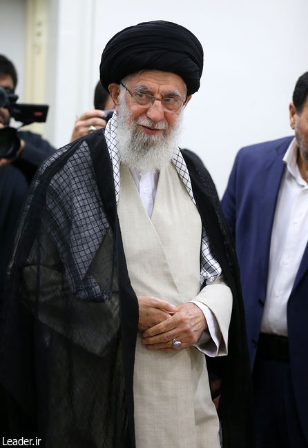Discours du Leader lors de la rencontre avec les responsables du congrès de commémoration du feu Ayatollah Ta’alohi