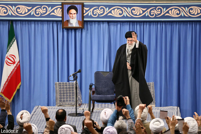 Ayatollah Khamenei meets with thousands of people from Qom
