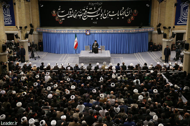 رہبر معظم انقلاب اسلامی سے قم کے ہزاروں افراد کی ملاقات