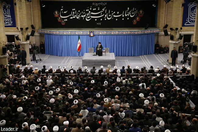 Ayatollah Khamenei meets with thousands of people from Qom