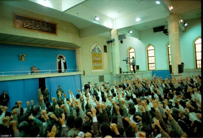 ديدار هزاران‌ نفر از دانشجويان‌، دانش‌آموزان‌، پاسداران و جانبازان‌ به مناسبت 13 آبان 