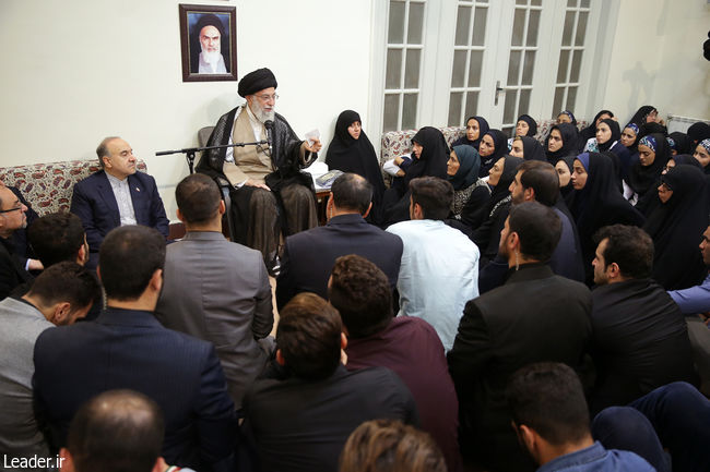 Ayatollah Khamenei receives a group of Iranian medalists in Asian games