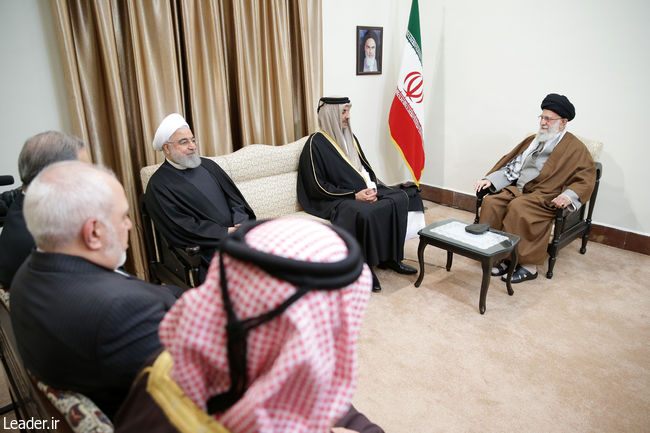 Ayatollah Khamenei receives the Emir of Qatar and his entourage