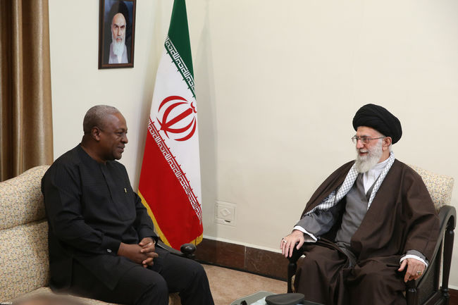 Ayatollah Khamenei receives Ghana’s president and the delegation accompanying him.