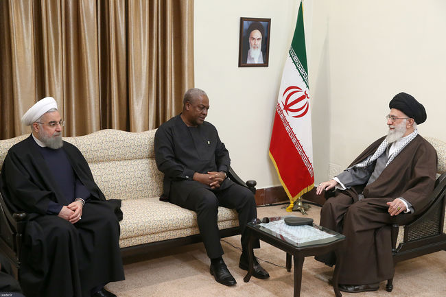 Ayatollah Khamenei receives Ghana’s president and the delegation accompanying him.