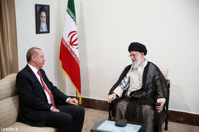 Ayatollah Khamenei receives the Turkish president and his entourage.