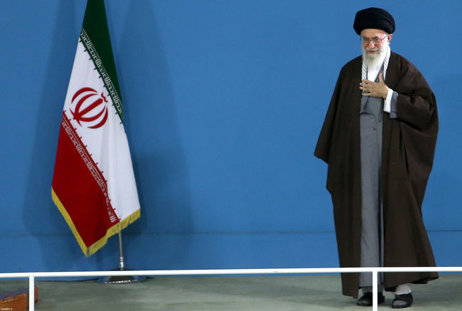 Ayatollah Khamenei addresses thousands of people from the East Azarbaijan Province