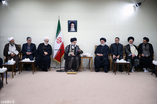 Ayatollah Khamenei receives Iranian Hajj officials in Tehran.