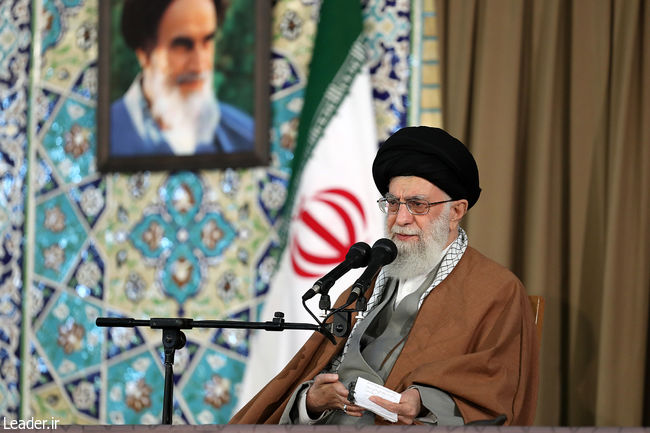 رهبر انقلاب اسلامی در اجتماع پرشور زائران و مجاوران حرم رضوی علیه‌السلام:فروردین ۱۳۹