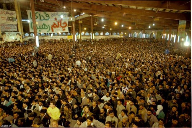 ديدار جمع‌ پرشور هزاران‌ نفر از جوانان‌ استان‌ مركزي‌ 