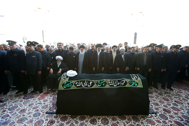 Верховный Лидер принял участие в похоронах Аятолла Ваэз Табаси