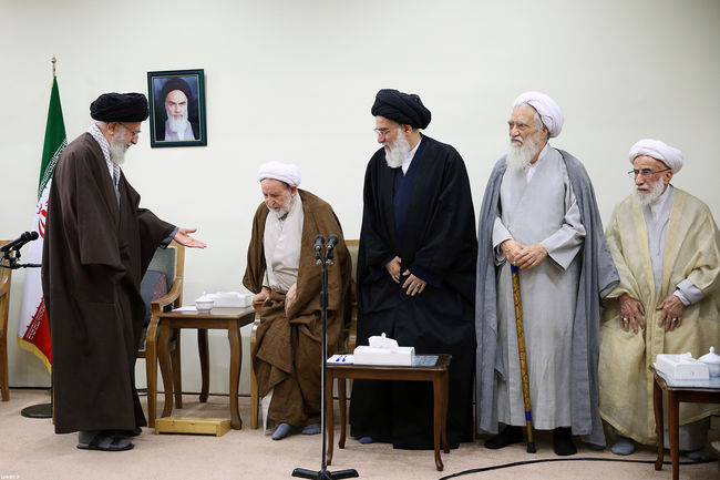 Ayatollah Khamenei meets with chairman and members of the outgoing Assembly of Experts.