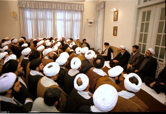 ديدار نمايندگان‌ مجمع‌ طلاب‌ و فضلاي‌ حوزه‌ علميه‌ قم 