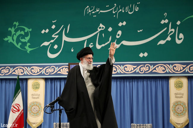 Ayatollah Khamenei meets with thousands of eulogists