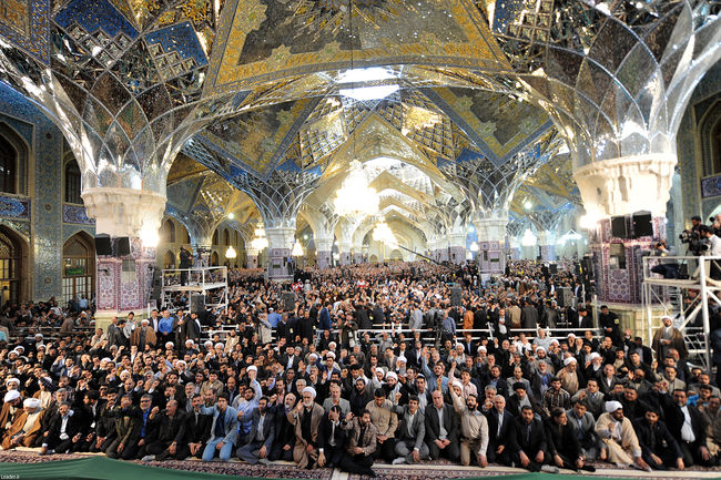خطاب قائد الثورة الإسلامية المعظم أمام الحشود الغفيرة لزوّار مرقد الإمام الرضا (ع) وأهالي مدينة مشهد.