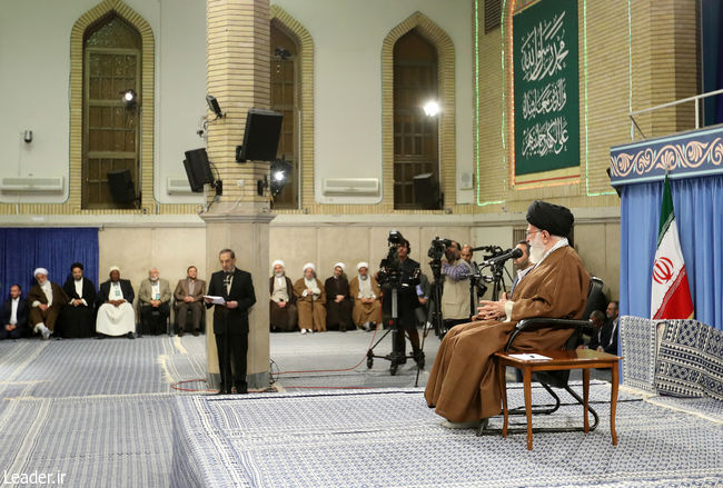 قائد الثورة الإسلامية المعظم يستقبل المشاركين في المؤتمر الدولي لمحبي أهل البيت (ع)