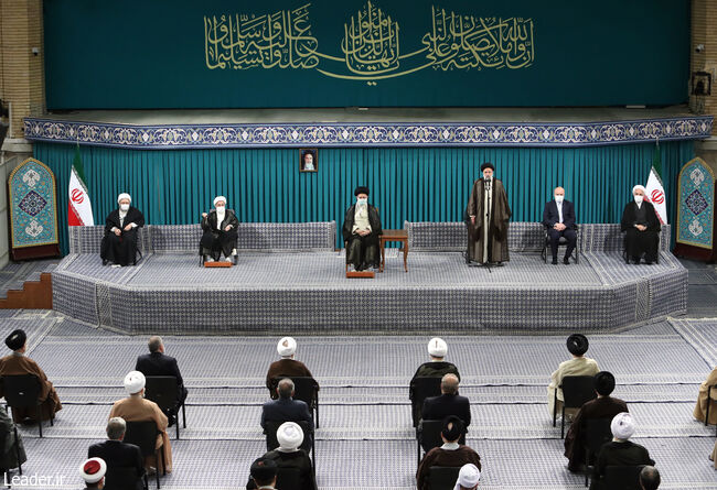 İslam İnkılabı Lideri Ayetullah Hamanei'nin Uluslararası İslami Vahdet konferansının konukları ve nizamın önde gelen yetkililerini kabul etmesi
